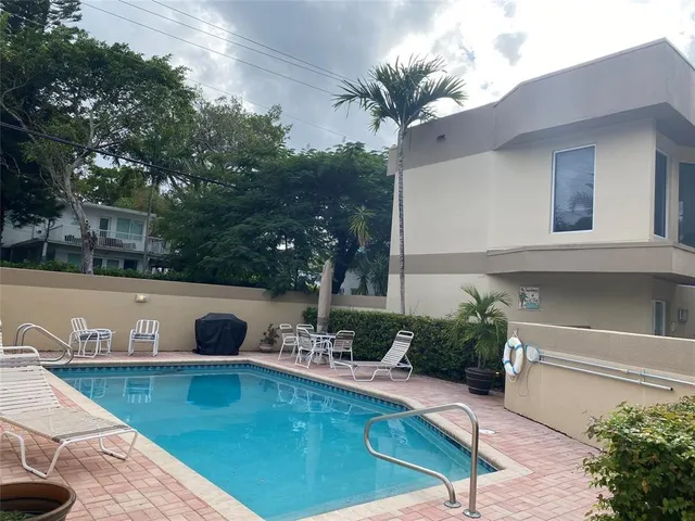 3-bedroom rental at 101 SE 15th Avenue #E, Fort Lauderdale
