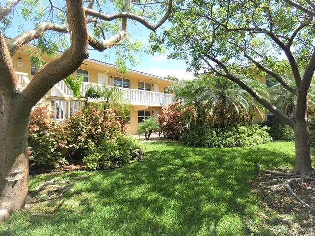 2-bedroom rental at 811 NE 14th Place #6, Fort Lauderdale