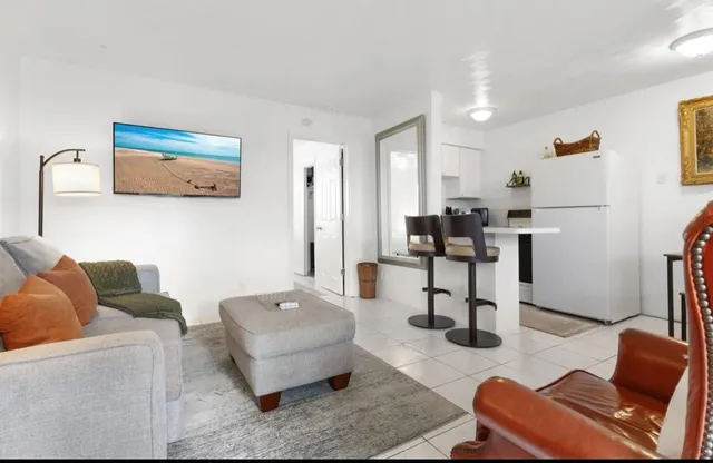 1-bedroom rental at 820 NE 16th Avenue #3, Fort Lauderdale