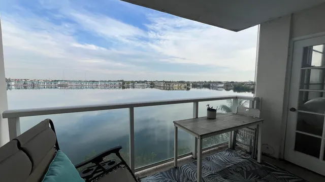 1-bedroom rental at 1301 NE Miami Gardens Drive #514w, Miami