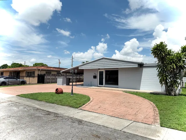 4-bedroom rental at 957 W 67th Street, Hialeah