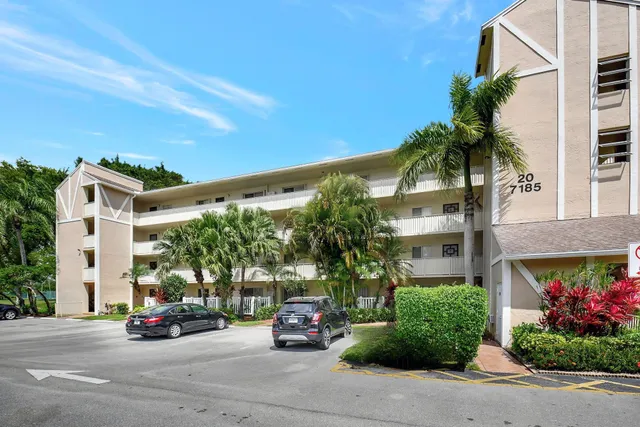 2-bedroom rental at 7185 Huntington Lane #301, Delray Beach