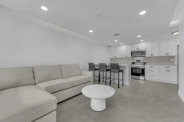 2-bedroom rental at 381 SE 15th Avenue #1, Deerfield Beach