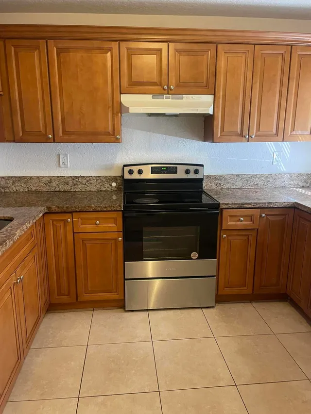 2-bedroom rental at 8249 Fairway Road, Sunrise