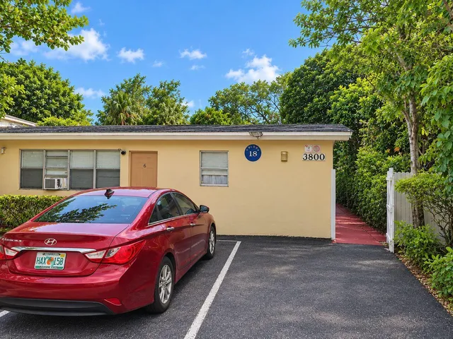 2-bedroom rental at 3800 SW 2nd Court #1-6, Fort Lauderdale