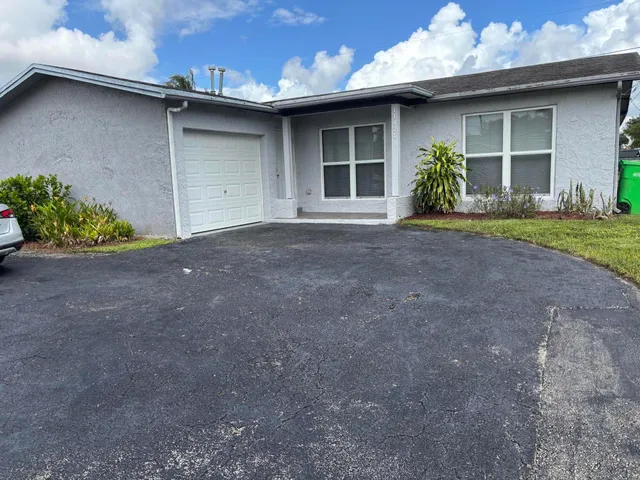 3-bedroom rental at 11421 NW 39th Place, Sunrise