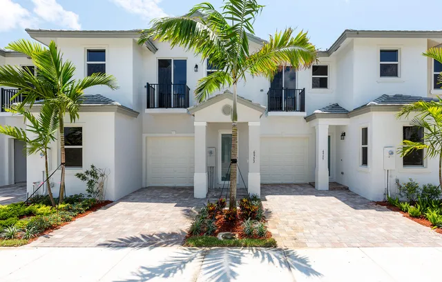 3-bedroom rental at 6979 Pines Circle #35, Coconut Creek