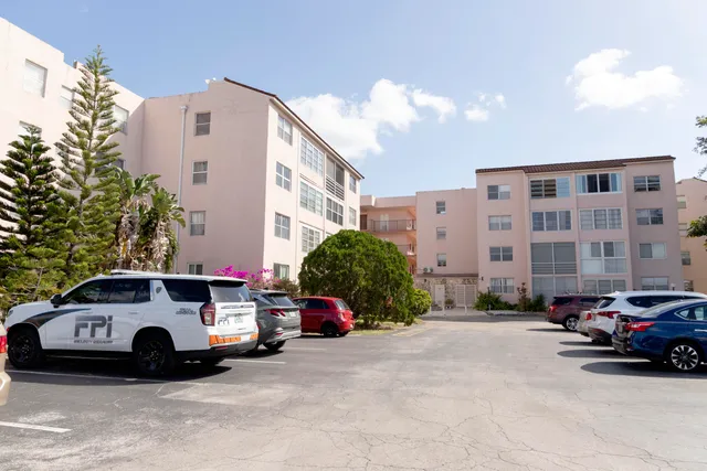 2-bedroom rental at 2851 Somerset Drive, Lauderdale Lakes