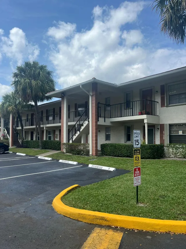 3-bedroom rental at 9993 Three Lakes Circle, Boca Raton