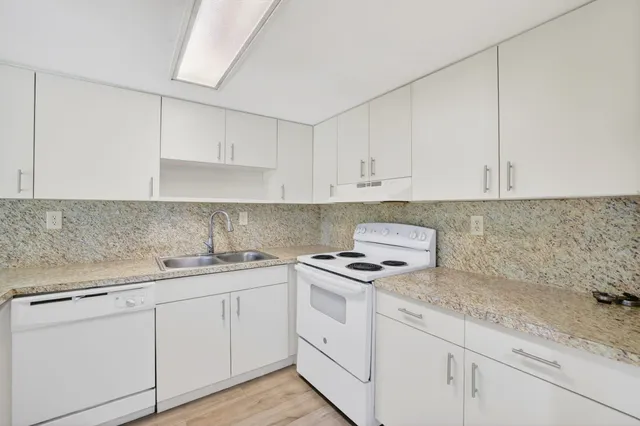 3-bedroom rental at 321 Gulfstream Road, Dania Beach