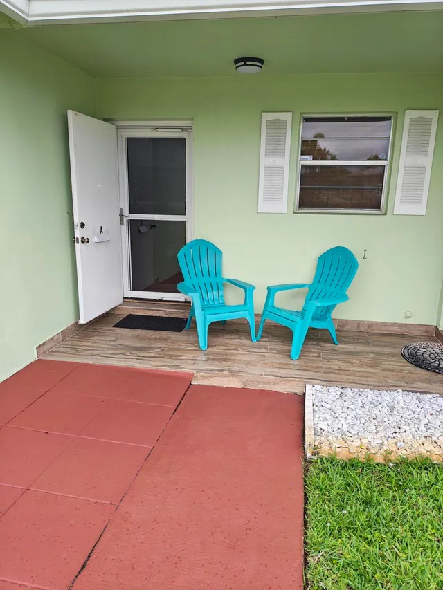 1-bedroom rental at 101 Country Lane, Boynton Beach
