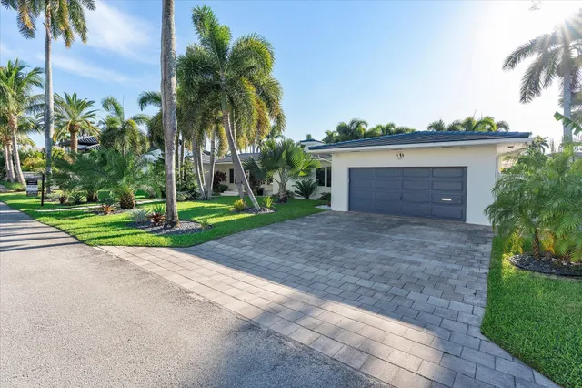 4-bedroom rental at 207 Royal Palm Drive, Fort Lauderdale