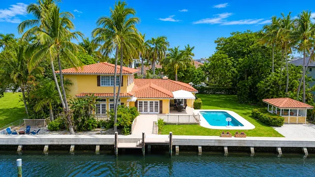 5-bedroom rental at 2400 Delmar Place, Fort Lauderdale