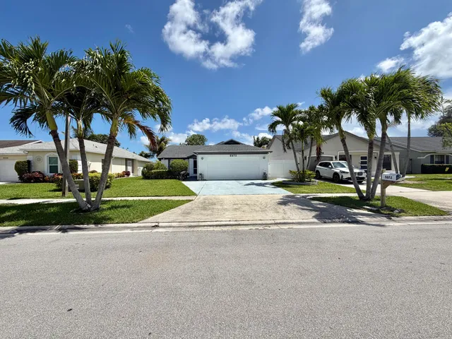 3-bedroom rental at 5072 Arbor Glen Circle, Lake Worth