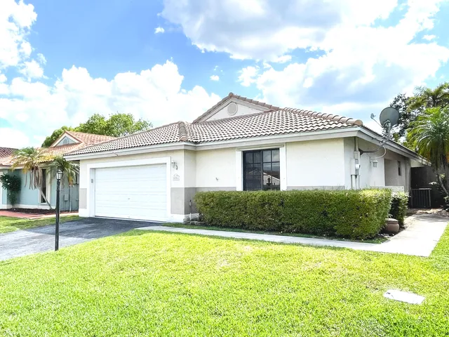2-bedroom rental at 5851 Bristol Lane, Davie