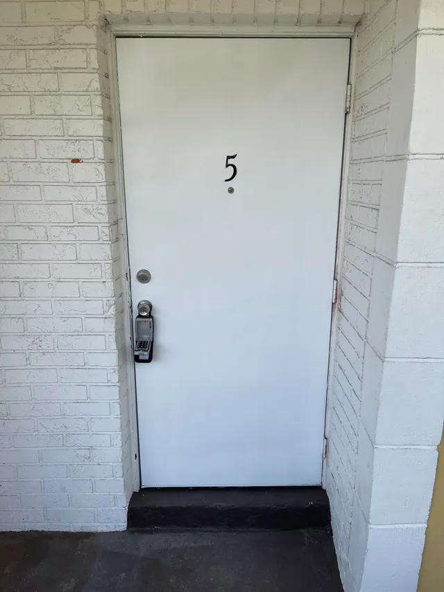 1-bedroom rental at 440 SE 2nd Avenue #5, Deerfield Beach