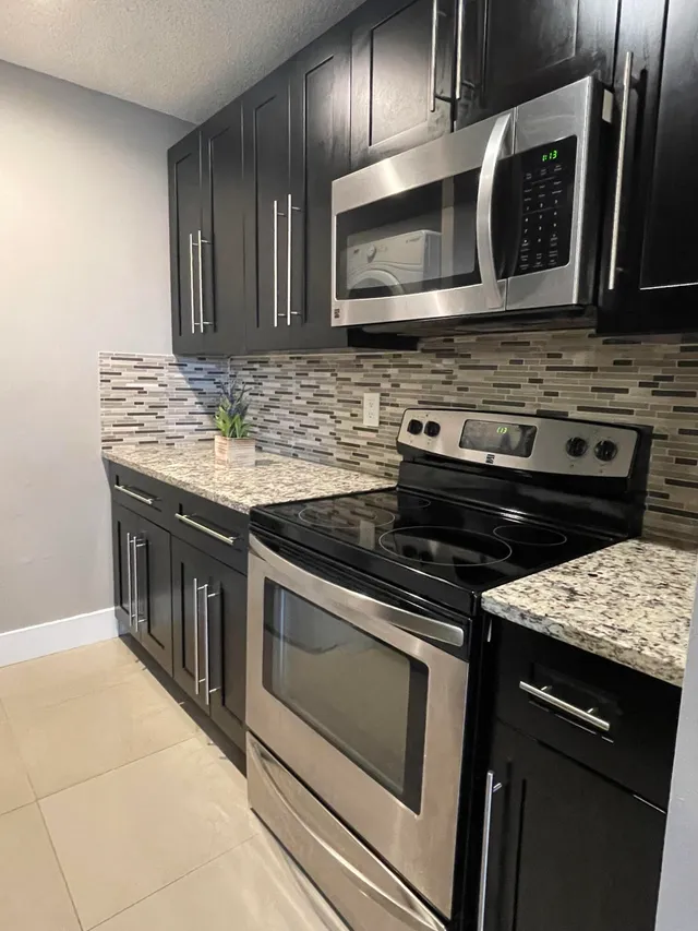 2-bedroom rental at 10092 Twin Lakes Drive #38-h, Coral Springs