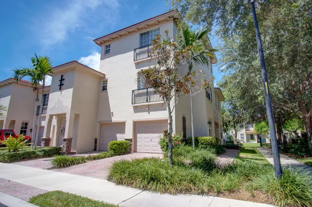3-bedroom rental at 1020 E Longport Circle #F2, Delray Beach