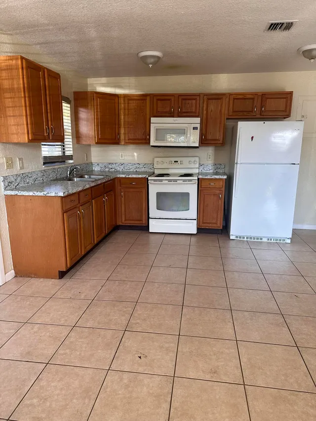 3-bedroom rental at 50 NW 8th Avenue #1, Dania Beach