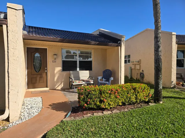 2-bedroom home at 121 Lake Gloria Drive, West Palm Beach