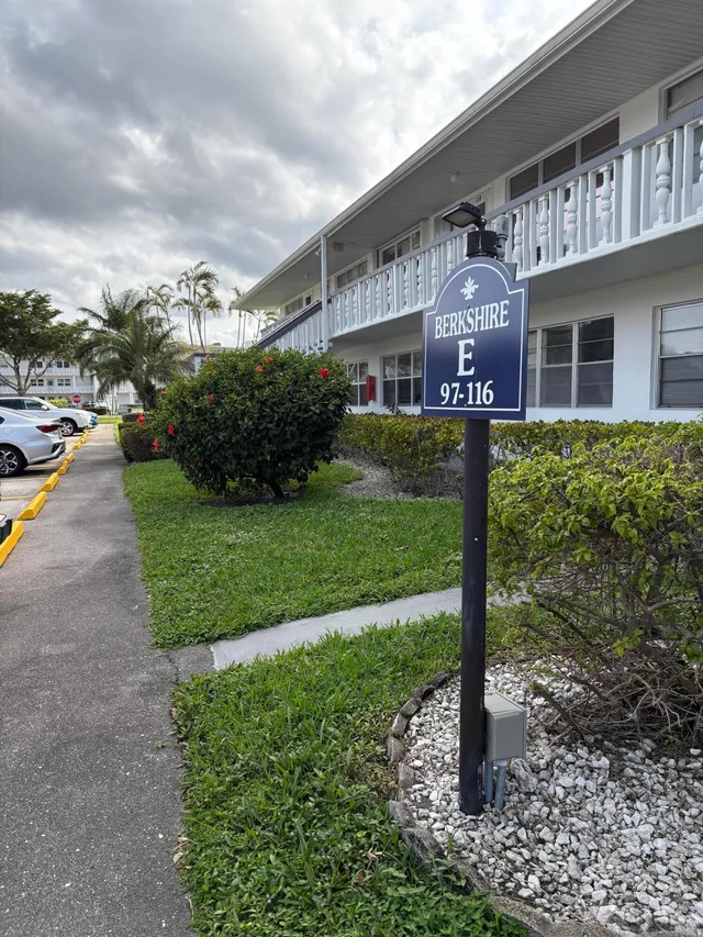 1-bedroom home at 113 Berkshire E, West Palm Beach