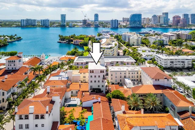 8-bedroom home at 9 Via Parigi, Palm Beach
