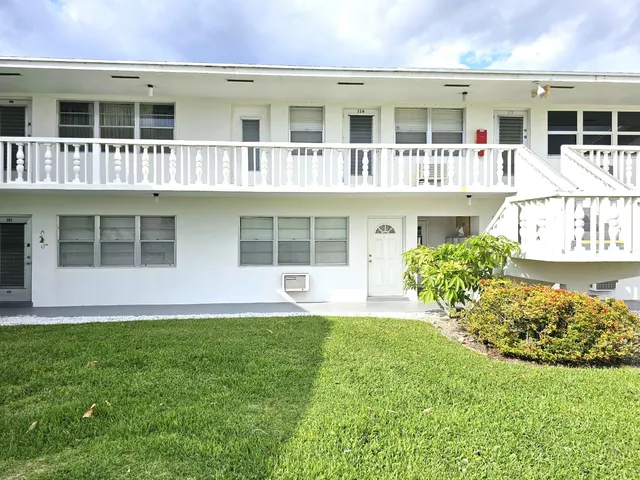 1-bedroom home at 102 Easthampton E E, West Palm Beach