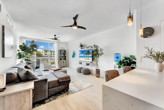 1-bedroom home at 111 SE 1st Avenue #517, Delray Beach
