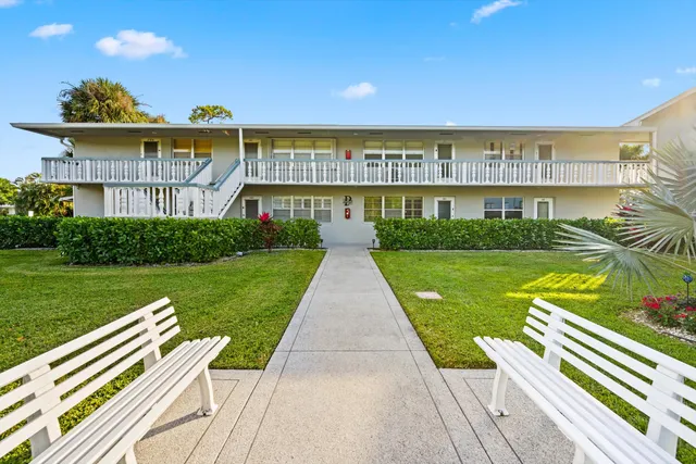 2-bedroom home at 380 Sheffield P, West Palm Beach