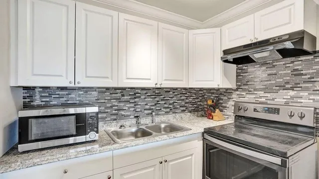 1-bedroom home at 118 Sheffield E, West Palm Beach
