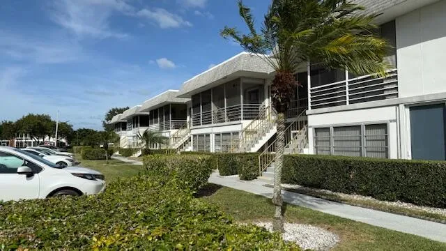 1-bedroom home at 100 Stratford H, West Palm Beach
