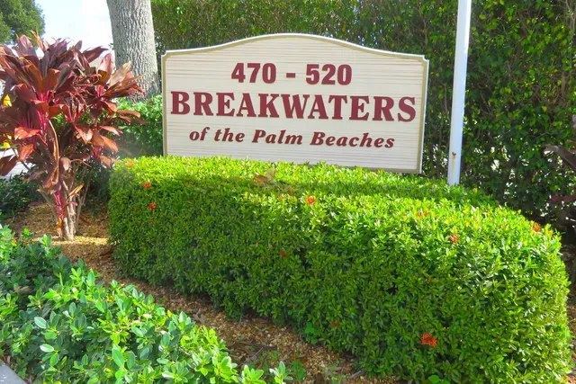 1-bedroom home at 470 Executive Center Drive #2k, West Palm Beach