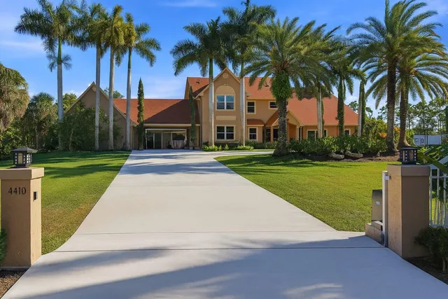 5-bedroom home at 14410 64th Way N, Palm Beach Gardens