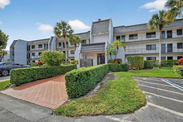 2-bedroom home at 4272 Deste Court #106, Lake Worth