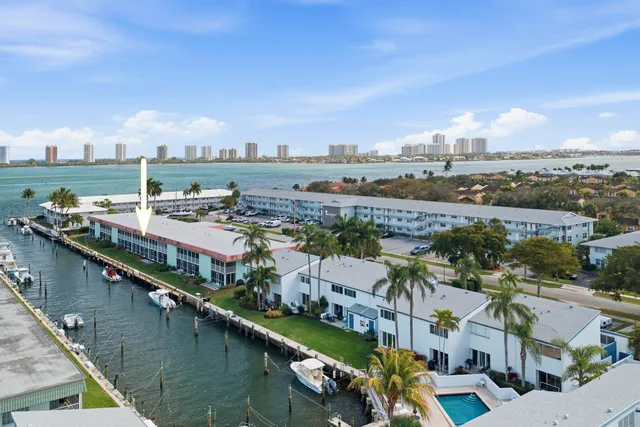 1-bedroom home at 117 Lehane Terrace #205, North Palm Beach