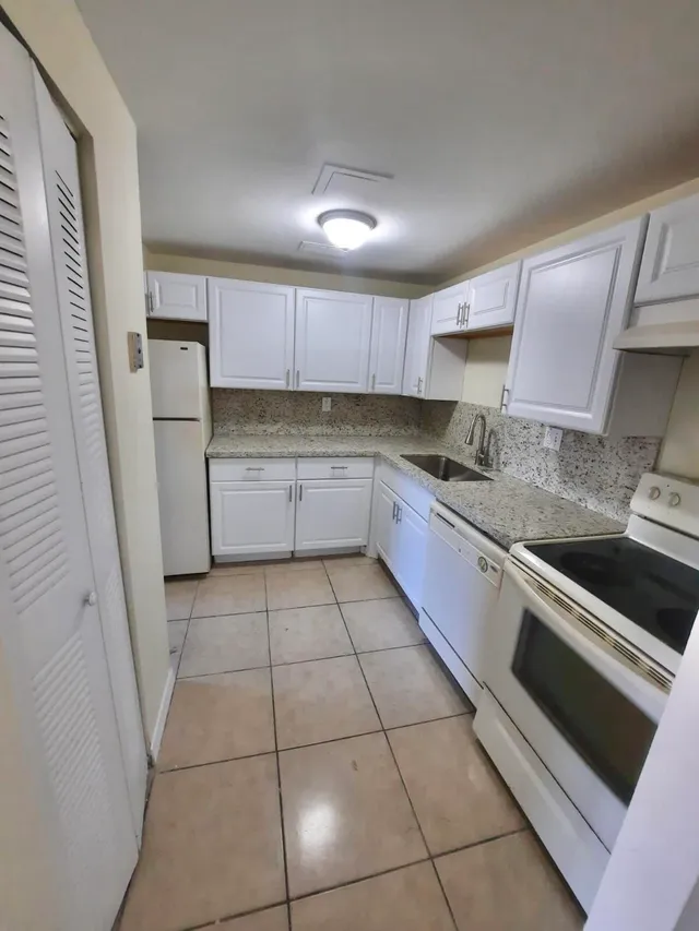 2-bedroom home at 409 Executive Center Drive #208, West Palm Beach