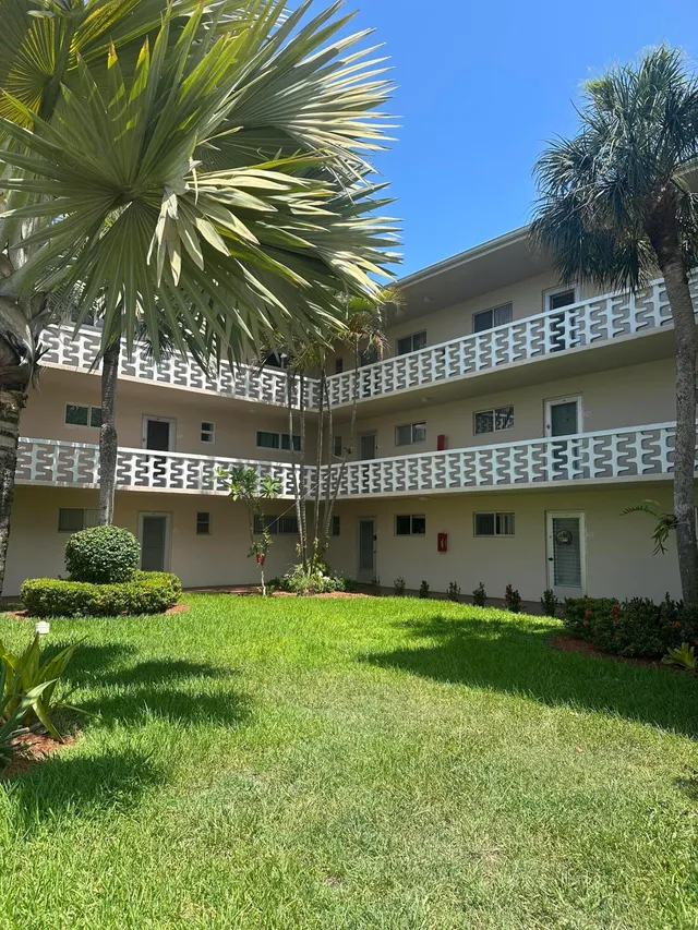 2-bedroom home at 2812 S Garden Dr S #304, Lake Worth