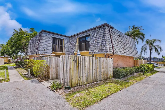 2-bedroom home at 149 Lake Arbor Drive, Palm Springs