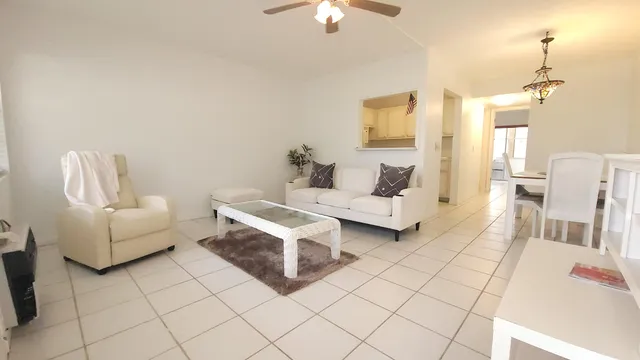 1-bedroom home at 319 Chatham P, West Palm Beach