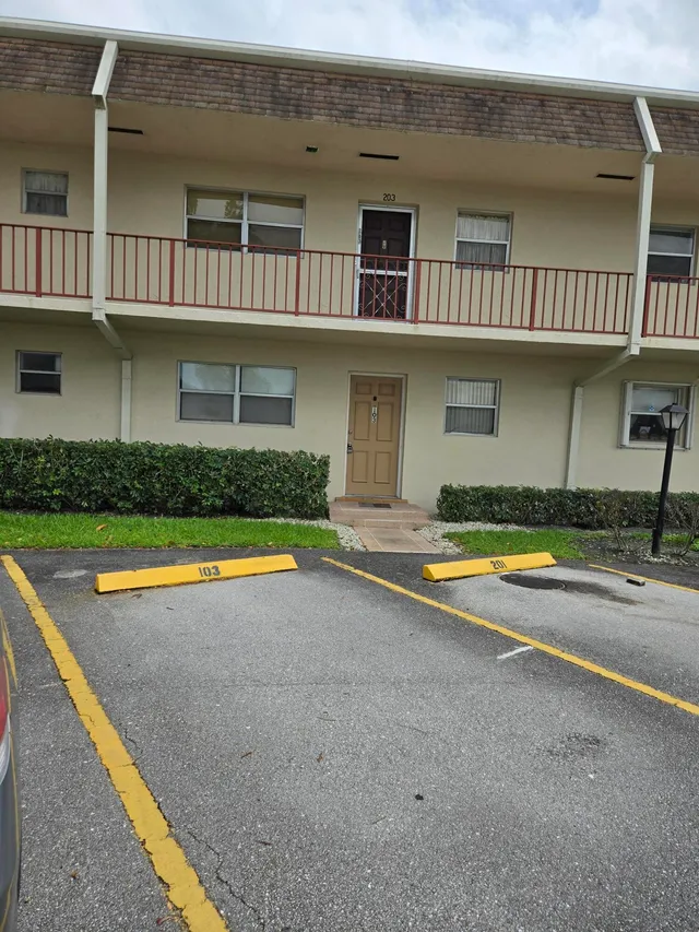 2-bedroom home at 103 Oxford 400, West Palm Beach