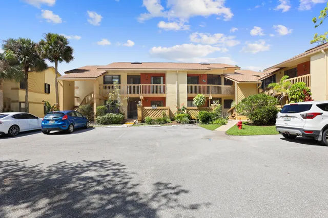 2-bedroom home at 12970 Dartford Trail #6, Wellington