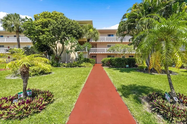 2-bedroom home at 2856 S Garden Dr Drive S #212, Lake Worth