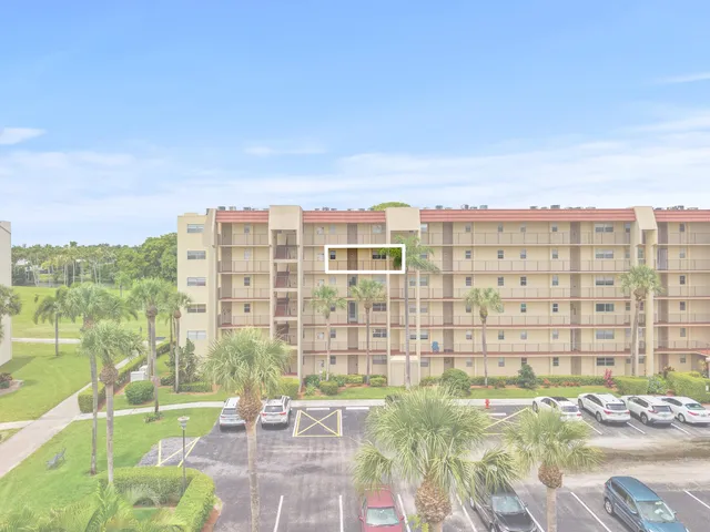 2-bedroom home at 3755 Via Poinciana, Greenacres