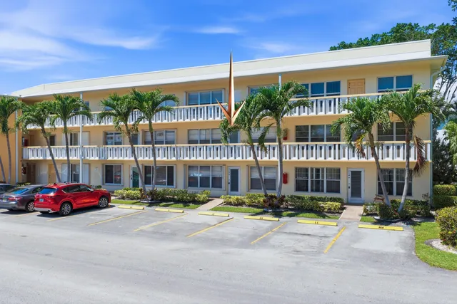 2-bedroom home at 213 Wellington E, West Palm Beach