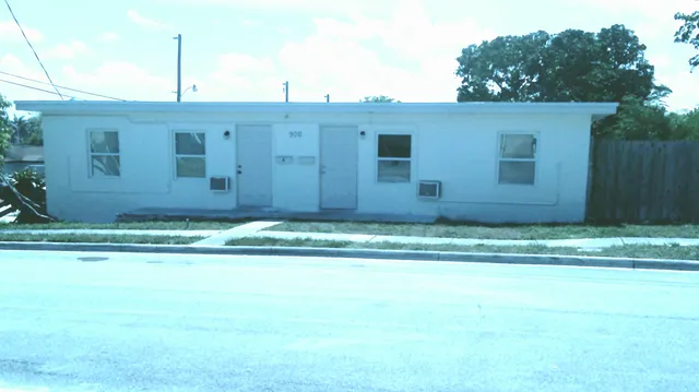 4-bedroom home at 900 W 9th Street, Riviera Beach