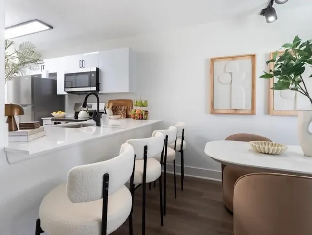 1-bedroom rental at 800 The Pointe Drive, West Palm Beach