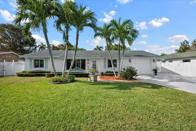 3-bedroom rental at 1905 Meadow Court, Palm Springs