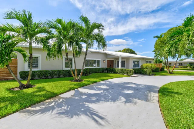4-bedroom rental at 7101 W Lake Drive, Lake Clarke Shores