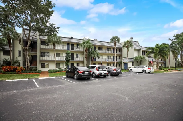 2-bedroom rental at 4801 Esedra Court #201, Lake Worth