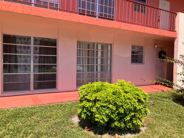 1-bedroom rental at 17 Golfs Edge #D, West Palm Beach